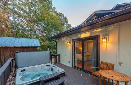 Mills River Casa | Hot Tub~Views~Fire Pit~Sleeps10~BBQ~Near Asheville