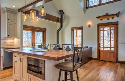 Swannanoa Cabina | Hot Tub Views, Pet-Friendly Privacy Near Asheville + Biltmore Pass