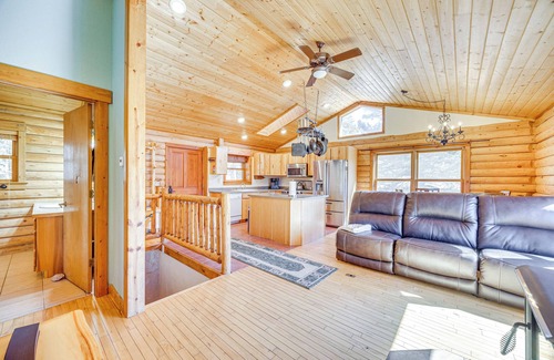 Sedalia Cabina | Hot Tub & Views: Secluded Woodland Park Cabin