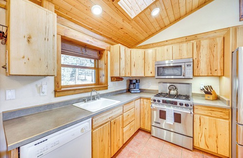 Sedalia Cabina | Hot Tub & Views: Secluded Woodland Park Cabin