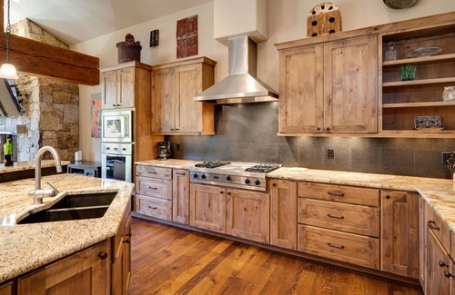 Fairmount On The River Casa | Hot Tub + Views + Ski Shuttle - Blue Skies at the Shores