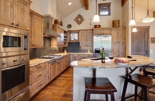 Fairmount On The River Casa | Hot Tub + Views + Ski Shuttle - Blue Skies at the Shores