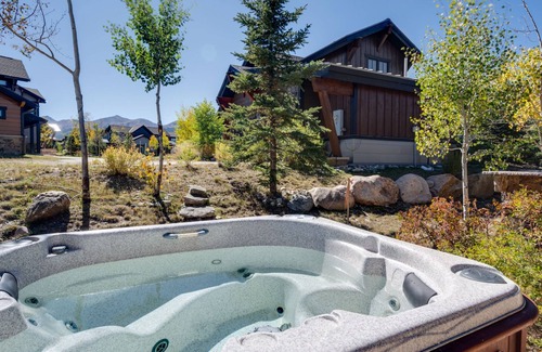 Fairmount On The River Casa | Hot Tub + Views + Ski Shuttle - Blue Skies at the Shores