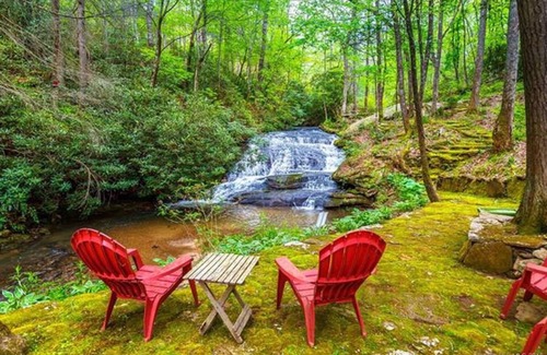 Brevard Casa | Bañera de hidromasaje y cascada! Privacidad, conveniencia y cascada privada