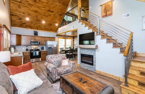 Campton Apartamento | Hot Tub, WiFi, Adventure - New Family Cabin - Angel's View - Red River Gorge, Kentucky!