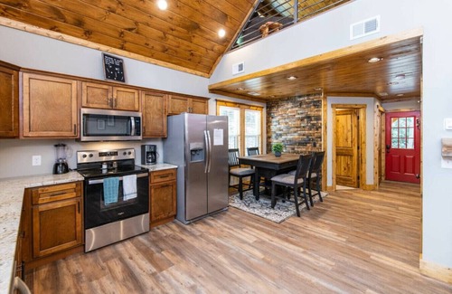 Campton Apartamento | Hot Tub, WiFi, Adventure - New Family Cabin - Angel's View - Red River Gorge, Kentucky!