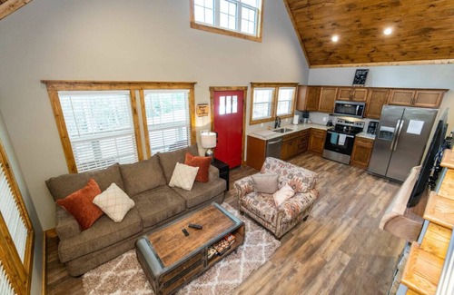 Campton Apartamento | Hot Tub, WiFi, Adventure - New Family Cabin - Angel's View - Red River Gorge, Kentucky!