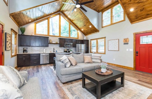 Campton Apartamento | Hot Tub, WiFi, Adventure - Family Cabin - Dreamscape - Red River Gorge, Kentucky!