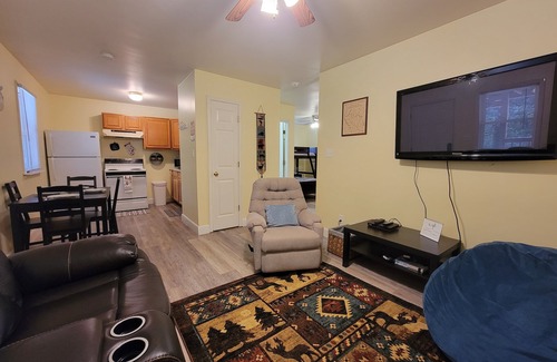 Stanton Cabaña | Hot Tub & WiFi - Mimi's Hideaway - Budget-Friendly Escape in Red River Gorge, Kentucky!