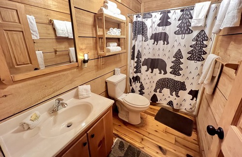 Zoe Cabina | Hot Tub, WiFi & Pets - Sunday Silence in Red River Gorge, KY!