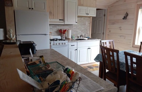 Dundee Cabaña | Hot Tub, Winter rates, Lake View Cottage, Dog Friendly, Lake Access