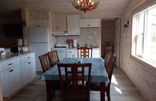 Dundee Cabaña | Hot Tub, Winter rates, Lake View Cottage, Dog Friendly, Lake Access