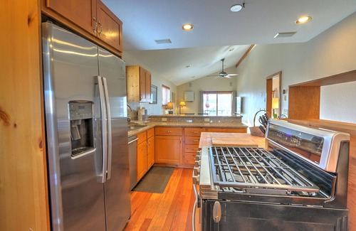 Glenwood Springs Casa | Hot Tub with Amazing Views, Game Room, Family Friendly, Central Location