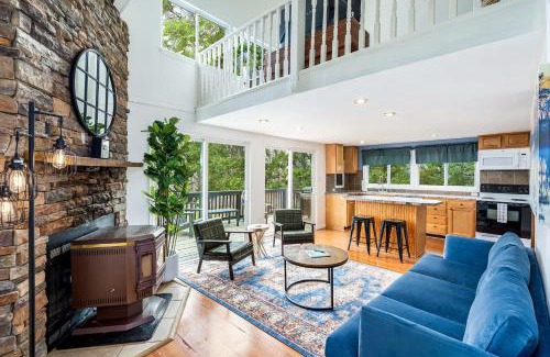 Ridgeway Casa | Hot Tub, Wraparound Deck, & WiFi at Chalet Cabin
