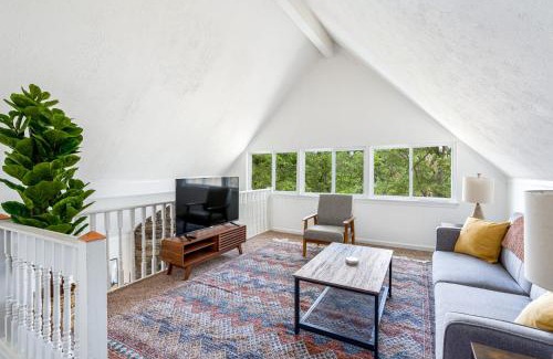 Ridgeway Casa | Hot Tub, Wraparound Deck, & WiFi at Chalet Cabin