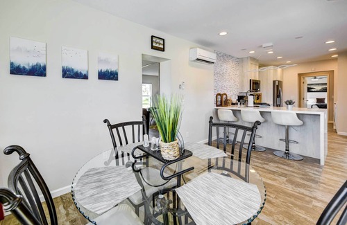 Yucca Valley Cabaña | Hot Tub, Yard & Fire Pit: Joshua Tree Home!