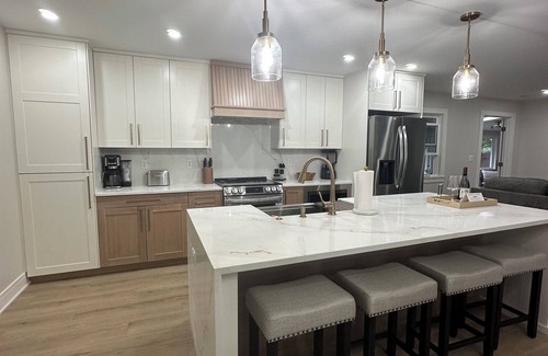 West Des Moines Casa | Hot tubo, 3bedroom house in delightful West Des Moines withWiFi, AC,fitness room