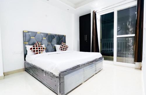 Khattalwada Hotel | Hotel 24 Near DLF Avenue