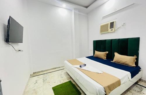 Khattalwada Hotel | Hotel 24 Near DLF Avenue