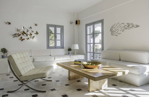 Kamari Hotel | Hotel 28