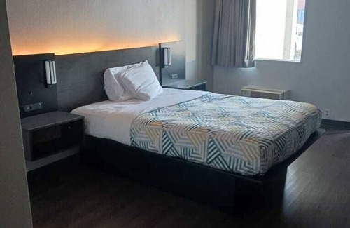 Indianapolis Hotel | Hotel 465 by Regency Inn & Suites