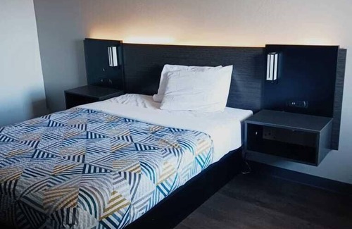 Indianapolis Hotel | Hotel 465 by Regency Inn & Suites
