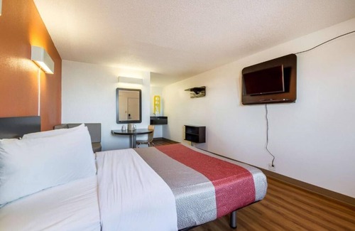 Indianapolis Hotel | Hotel 465 by Regency Inn & Suites