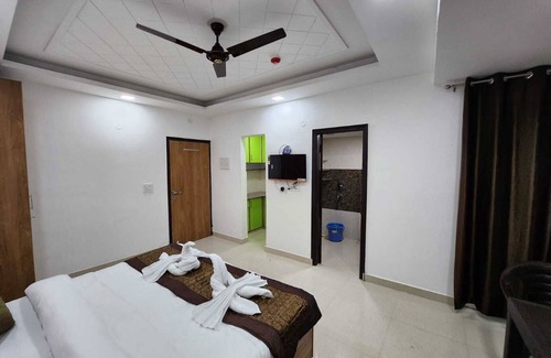 Dwarka Hotel | Hotel Abode Inn