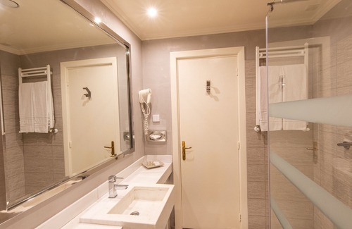 Les Berges du Lac Hotel | Hotel Acropole Tunis
