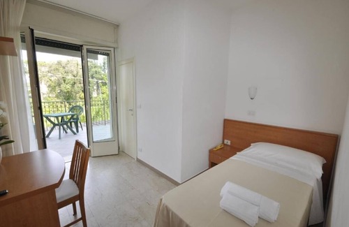 Marina di Pietrasanta Casa | Hotel Airone B&B