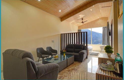 Nainital Hotel | Hotel ! Ambience Peachwood ! Resort Nainital with -Restaurant -Parking -Mountain View -Hustlefree -noisefree -playingarea #wifi - Near Bohra kot Ram Garh Park- A Premium Hotel In Nainital