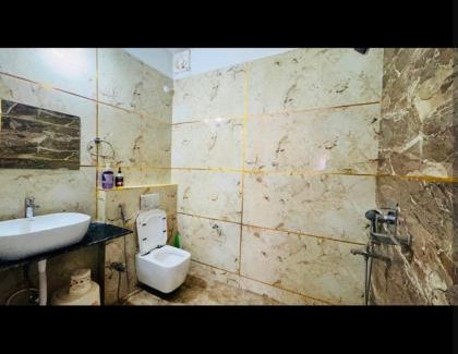 Robertsganj Hotel | Hotel Amit