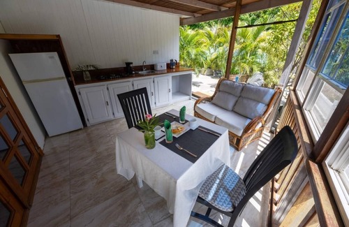 Crescent Beach Hotel | Hotel and restaurant in Bequia