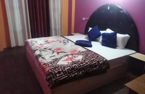 Old Manali Casa | Hotel Antarctica &Pine n Dine blues cafe