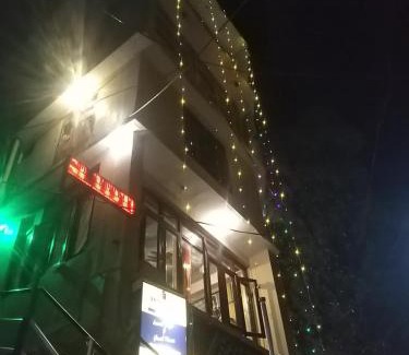 Old Manali Casa | Hotel Antarctica &Pine n Dine blues cafe