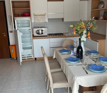 Caorle Apartamento | HOTEL APARTMENTS EXCLUSIVE BOLOGNESE - With Sea view - Attached to the Levante Beach - With ultra-Fast Wi-Fi - Pet Friendly - Delivery Restaurant - Pizzeria - With two bicycles you can use - With Garage for your car - With Dishwasher and Air Conditioning