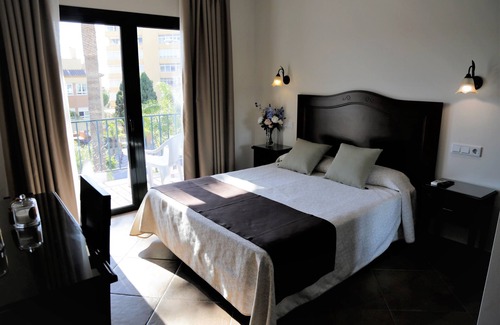 Carihuela Hotel | Hotel Arcos de Montemar