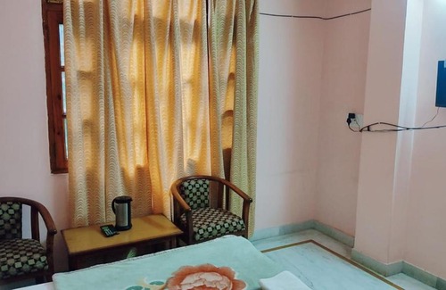 Kumharsain Cama Y Desayuno | Hotel Atul Regency