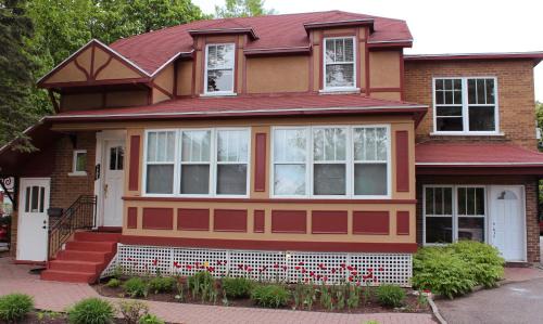 Saint-Sacrement Hotel | Hotel Auberge Michel Doyon