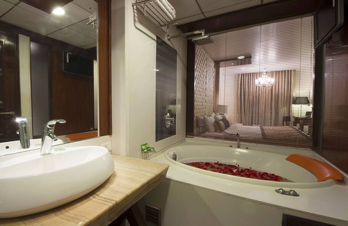 Paharganj Hotel | Hotel Aura