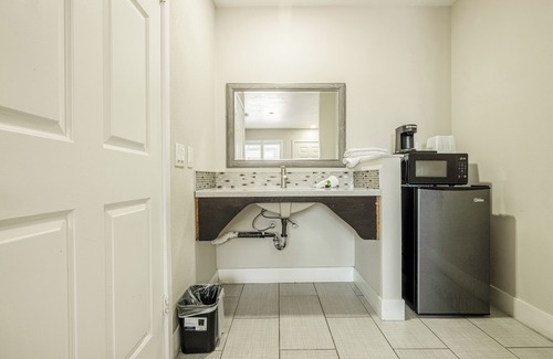 Victorville Hotel | Hotel Avenida Victorville I 15