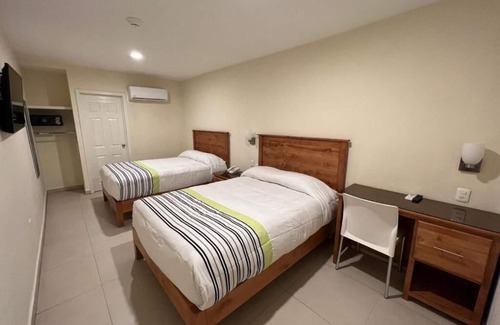 Avenida Revolución Hotel | HOTEL BAJA