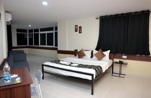 Murugesh Pallya Hotel | Hotel Banyan Tree