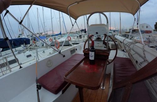 El Grau Alquiler De Eote | Hotel barco Nineta Ontario sailboat in Valencia Mar-