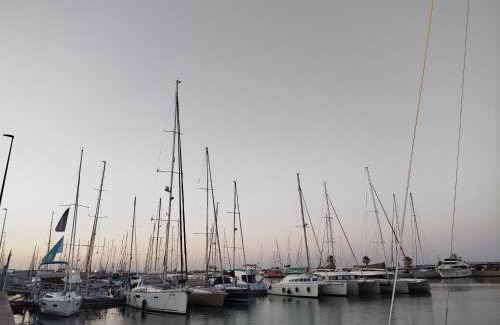 El Grau Alquiler De Eote | Hotel barco Nineta Ontario sailboat in Valencia Mar-
