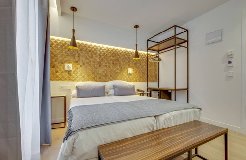 Quartier Saint-Ambroise Hotel | Hotel Beauséjour