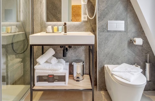 Quartier Saint-Ambroise Hotel | Hotel Beauséjour