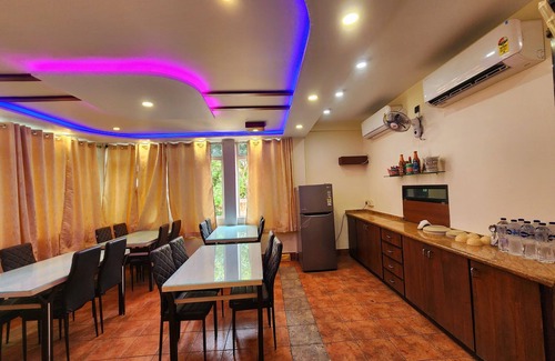 Ballygunge Hotel | Hotel Bhammar's Inn- A Pure Veg