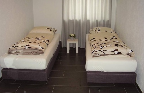 Kell am See Cama Y Desayuno | Hotel Brasserie Típico - habitación doble, ducha o bañera, inodoro, confort