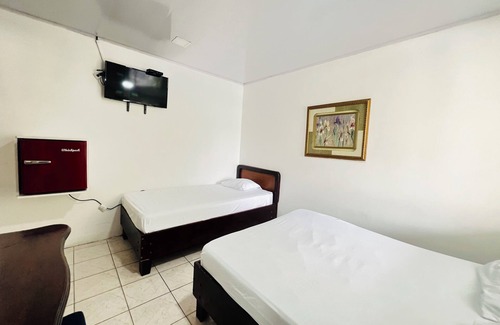 Jacó Hotel | Hotel Cabinas El Coral